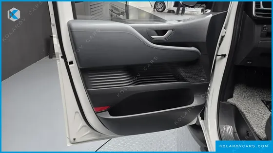 HYUNDAI STARIA EV LOUNGE 11-SEATER
