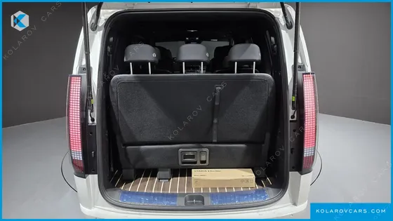 HYUNDAI STARIA EV LOUNGE 11-SEATER