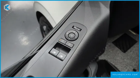 HYUNDAI STARIA EV LOUNGE 11-SEATER