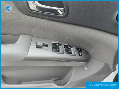 KIA CARNIVAL EASYMOVE GLX DELUXE 11-SEATER