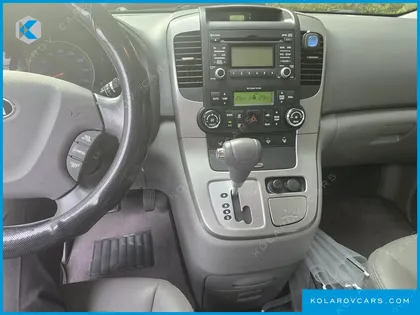 KIA CARNIVAL EASYMOVE GLX DELUXE 11-SEATER