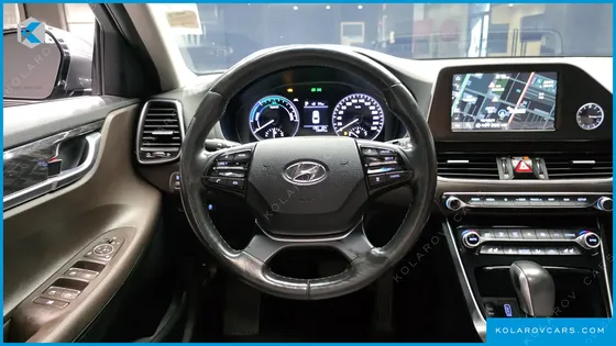 HYUNDAI GRANDEUR PREMIUM