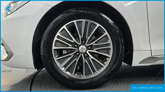 HYUNDAI GRANDEUR PREMIUM