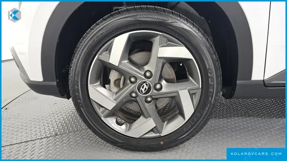 HYUNDAI VENUE 1.6 MODERN