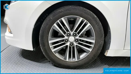 HYUNDAI GRANDEUR HG240 MODERN