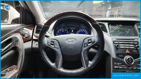 HYUNDAI GRANDEUR HG240 MODERN