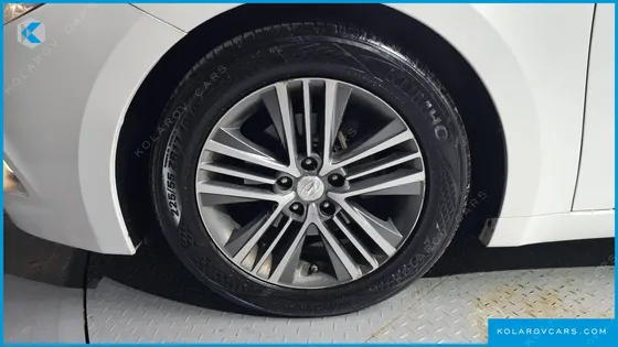 HYUNDAI GRANDEUR HG240 MODERN