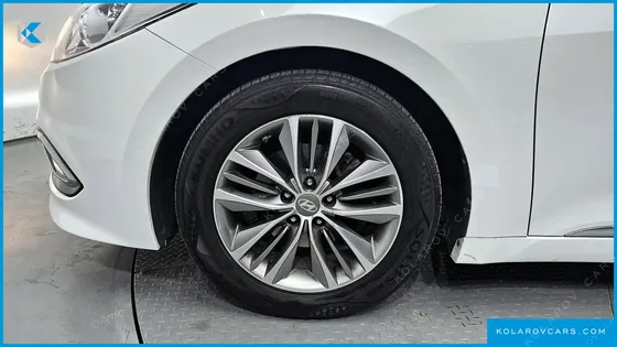 HYUNDAI GRANDEUR HG240 MODERN