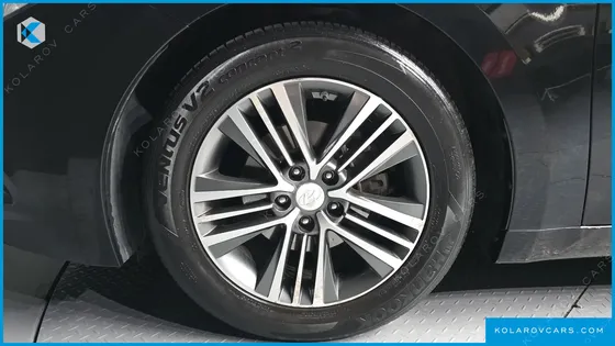 HYUNDAI GRANDEUR HG240 MODERN