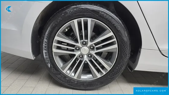 HYUNDAI GRANDEUR HG240 MODERN