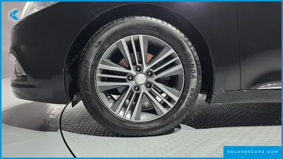 HYUNDAI GRANDEUR HG240 MODERN