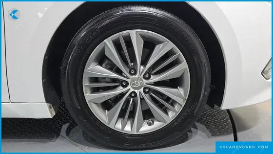HYUNDAI GRANDEUR HG240 MODERN