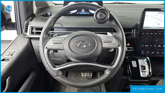 HYUNDAI STARIA 4WD LOUNGE 7-SEATER