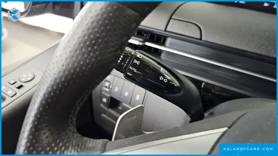 HYUNDAI STARIA 4WD LOUNGE 7-SEATER