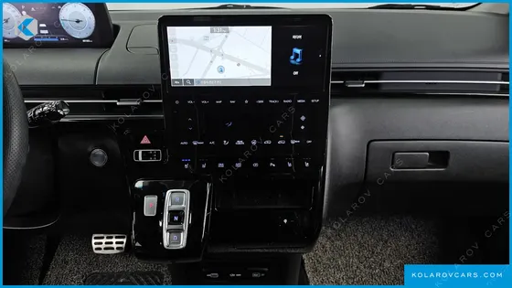 HYUNDAI STARIA 4WD LOUNGE 7-SEATER