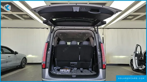 HYUNDAI STARIA 4WD LOUNGE 7-SEATER