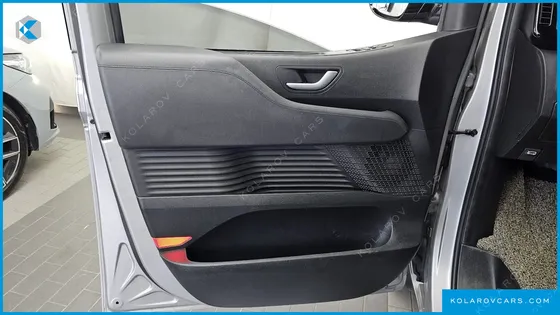 HYUNDAI STARIA 4WD LOUNGE 7-SEATER