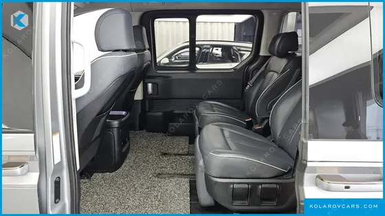 HYUNDAI STARIA 4WD LOUNGE 7-SEATER