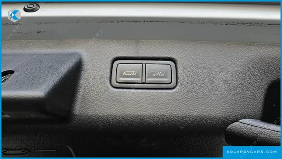 HYUNDAI STARIA 4WD LOUNGE 7-SEATER