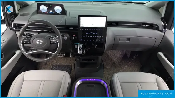 HYUNDAI STARIA 4WD LOUNGE 9-SEATER