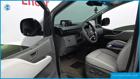 HYUNDAI STARIA 4WD LOUNGE 9-SEATER