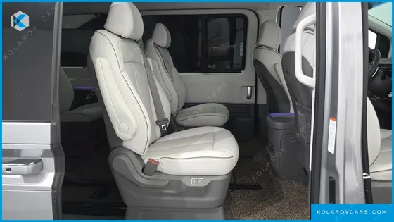 HYUNDAI STARIA 4WD LOUNGE 9-SEATER
