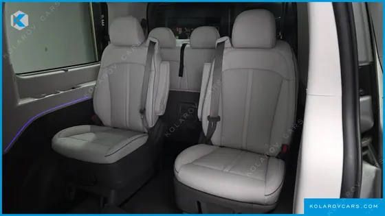 HYUNDAI STARIA 4WD LOUNGE 9-SEATER