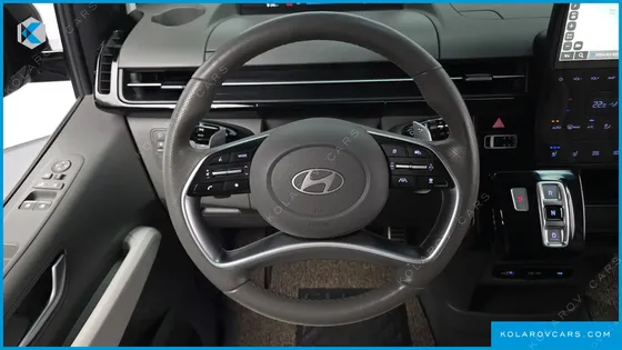 HYUNDAI STARIA 4WD LOUNGE 9-SEATER