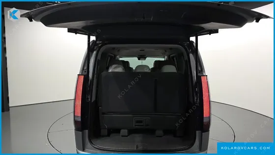 HYUNDAI STARIA 4WD LOUNGE 9-SEATER