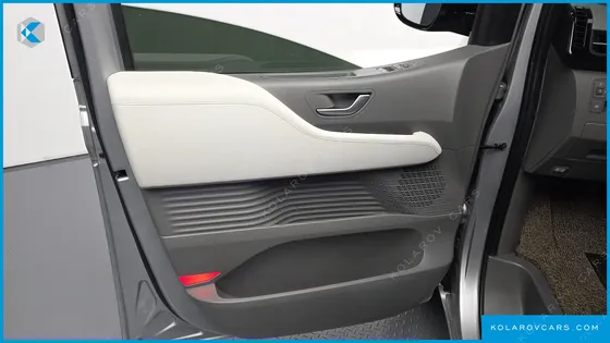 HYUNDAI STARIA 4WD LOUNGE 9-SEATER