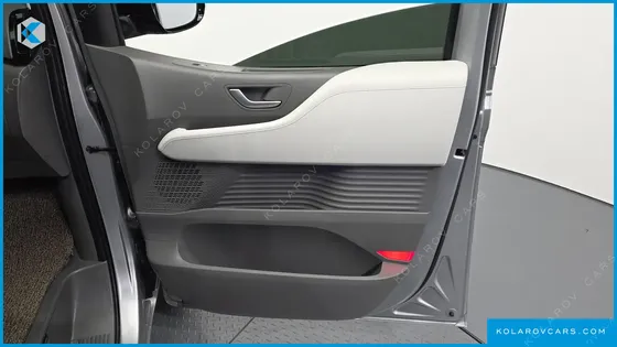 HYUNDAI STARIA 4WD LOUNGE 9-SEATER