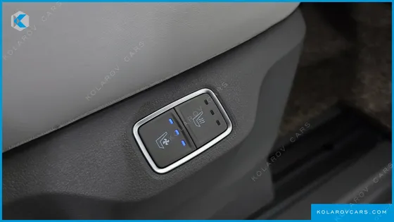 HYUNDAI STARIA 4WD LOUNGE 9-SEATER
