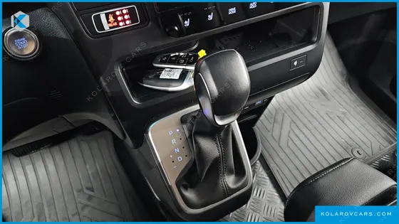 HYUNDAI STARIA TOURER 9-SEATER