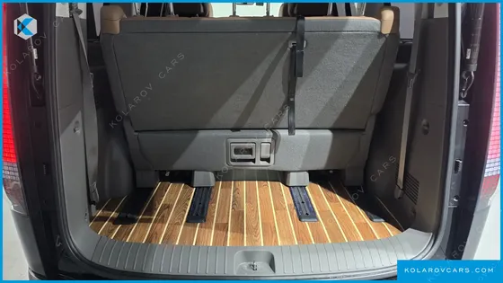 HYUNDAI STARIA HEV 1.6 LOUNGE 7-SEATER