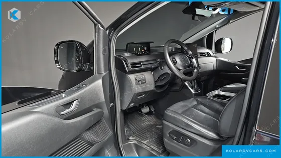 HYUNDAI STARIA CARGO 5-SEATER