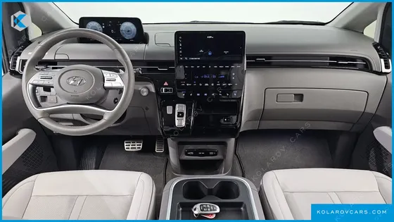 HYUNDAI STARIA 4WD LOUNGE 7-SEATER