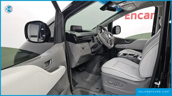 HYUNDAI STARIA 4WD LOUNGE 7-SEATER