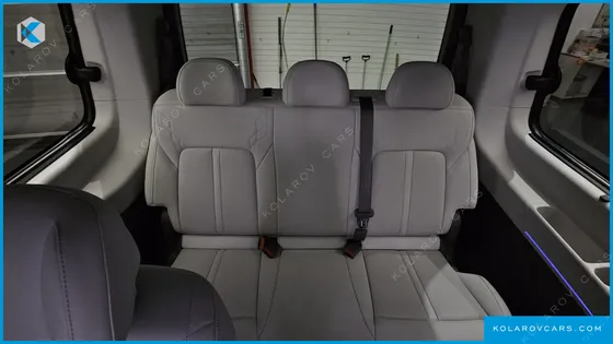 HYUNDAI STARIA 4WD LOUNGE 7-SEATER
