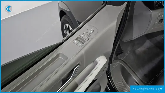 HYUNDAI STARIA 4WD LOUNGE 7-SEATER