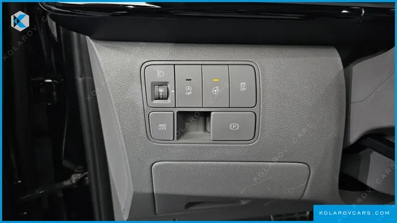 HYUNDAI STARIA 4WD LOUNGE 7-SEATER