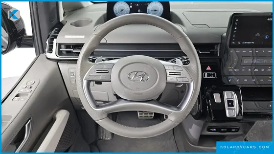 HYUNDAI STARIA 4WD LOUNGE 7-SEATER