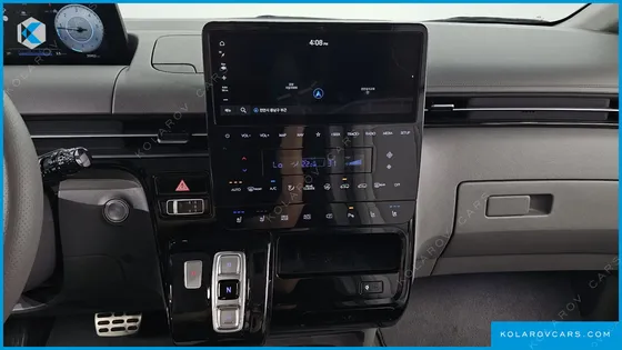 HYUNDAI STARIA 4WD LOUNGE 7-SEATER