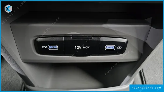 HYUNDAI STARIA 4WD LOUNGE 7-SEATER