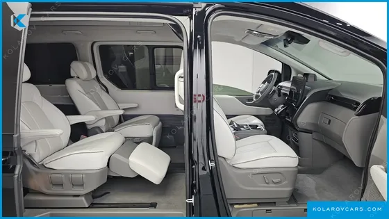 HYUNDAI STARIA 4WD LOUNGE 7-SEATER