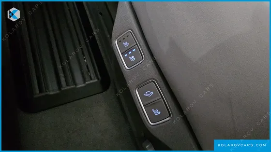 HYUNDAI STARIA 4WD LOUNGE 7-SEATER