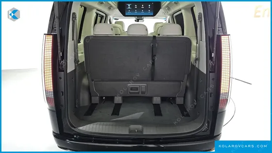 HYUNDAI STARIA 4WD LOUNGE 7-SEATER