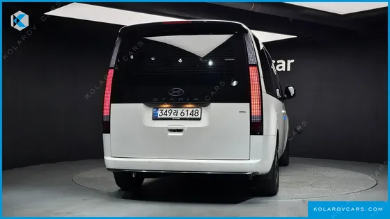 HYUNDAI STARIA 4WD LOUNGE 9-SEATER
