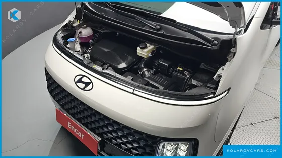 HYUNDAI STARIA 4WD LOUNGE 9-SEATER