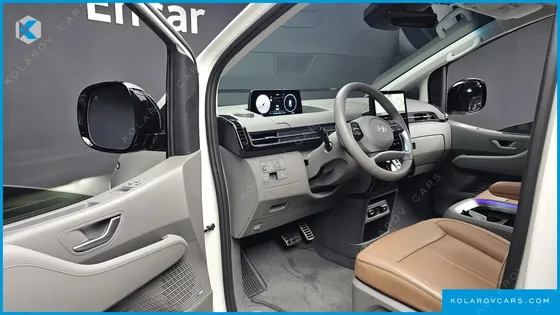 HYUNDAI STARIA 4WD LOUNGE 9-SEATER