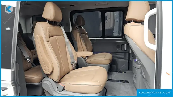HYUNDAI STARIA 4WD LOUNGE 9-SEATER